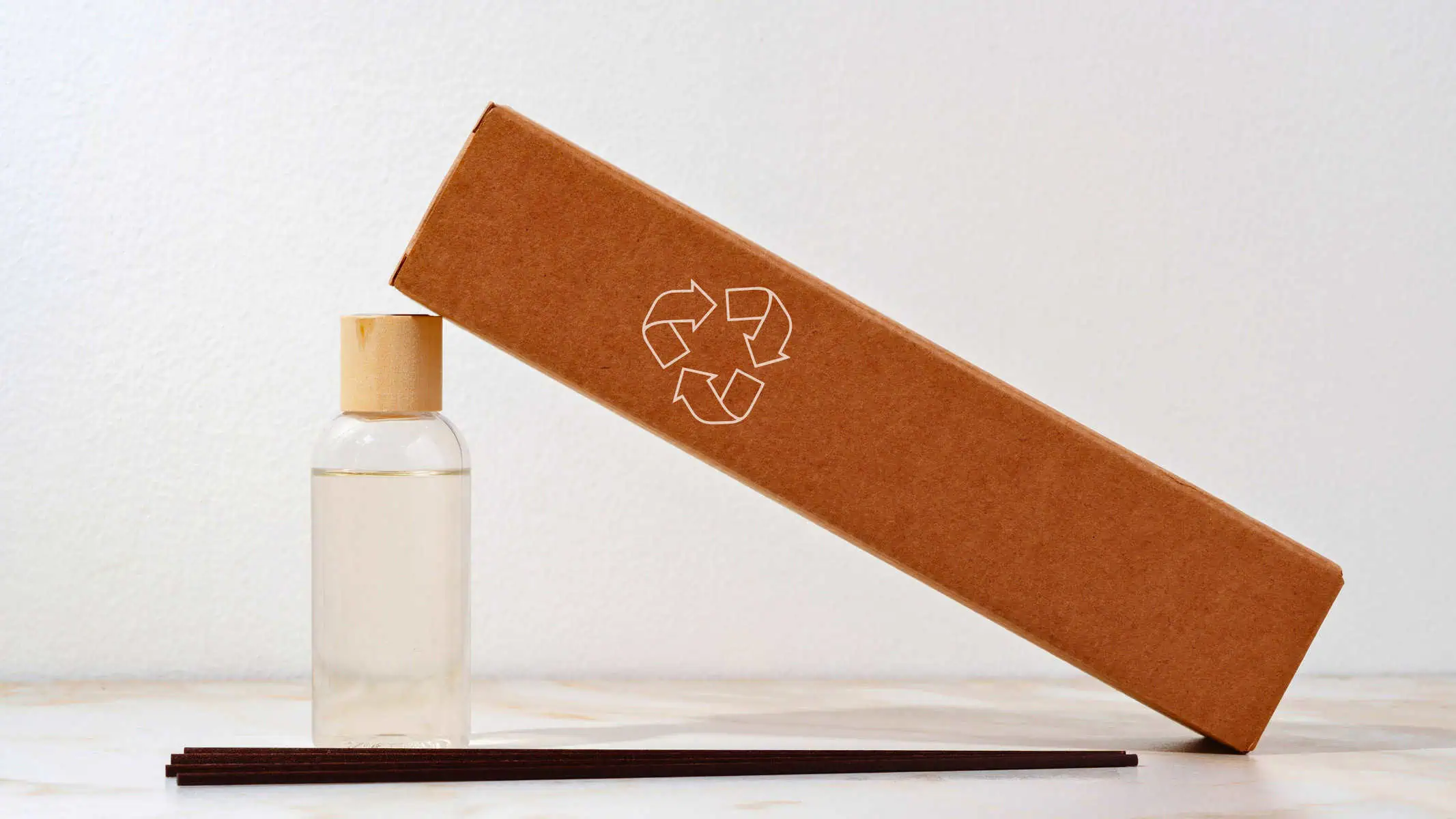 Sustainable folding carton for a perfume brand