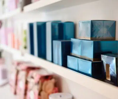 Folding carton packaging that is competitive on shelf